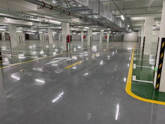 25000㎡标杆工程：晟胜环氧地坪赋能中南・十里春风智慧停车场(图2)