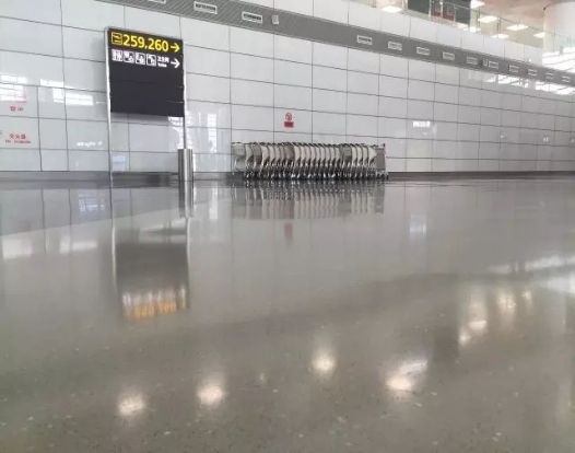 晟胜地坪材料产家揭秘:高耐磨地坪如何亮相机场?(图3) 晟胜地坪材料产家揭秘:高耐磨地坪如何亮相机场?(图3)