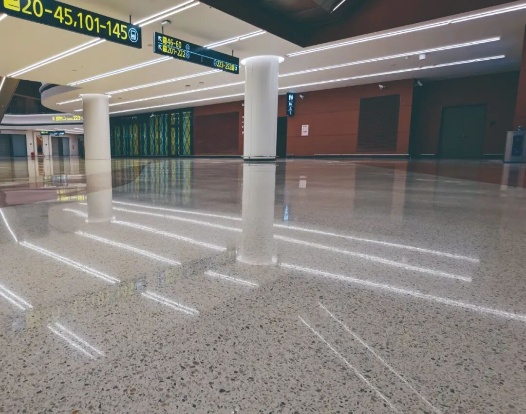 晟胜地坪材料产家揭秘:高耐磨地坪如何亮相机场?(图2) 晟胜地坪材料产家揭秘:高耐磨地坪如何亮相机场?(图2)